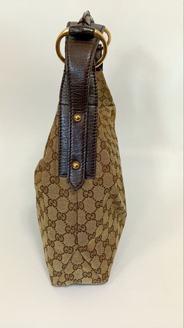 GUCCI　バッグ　ワンショルダーバッグ　肩掛け　ハンドバッグ　GGキャンバス