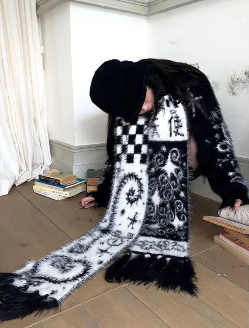 MM　2/7 【Y2K】モノクロ*天使*フェイクモヘアファーロングマフラー