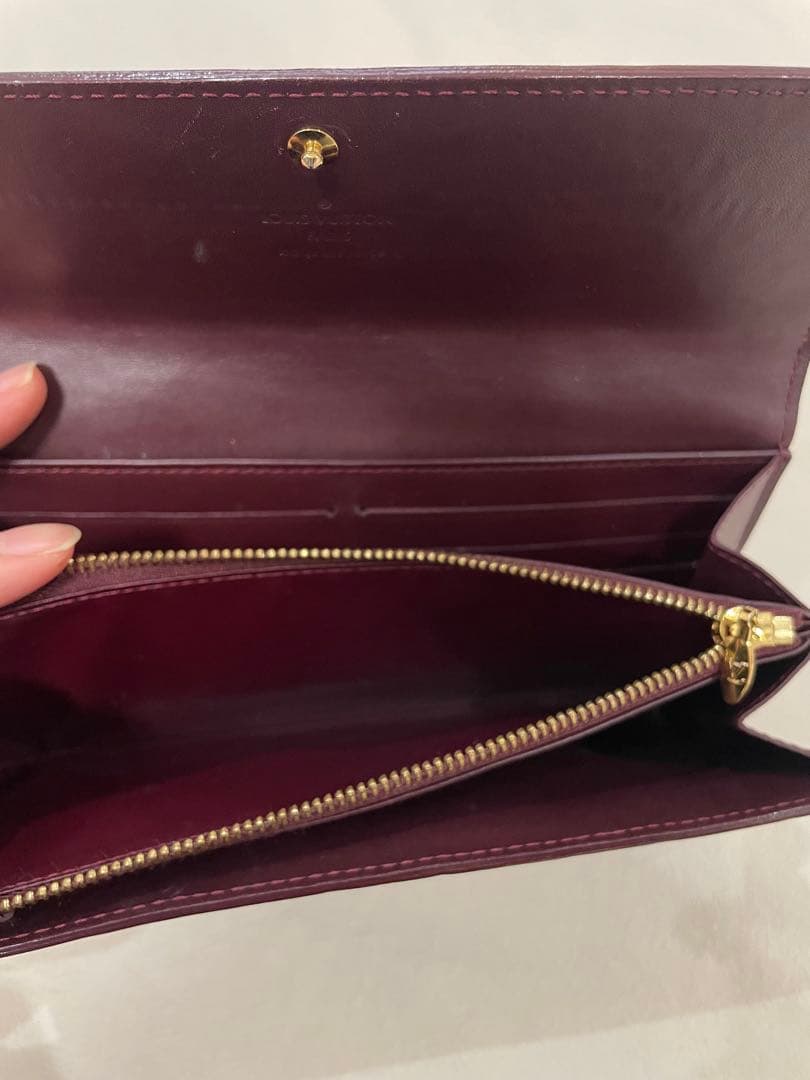 Louis Vuitton ヴェルニ ファスナー長財 布　赤紫