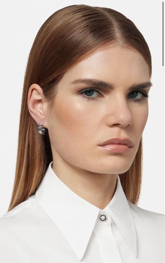 VERSACE シルバー ロゴ フープピアス
