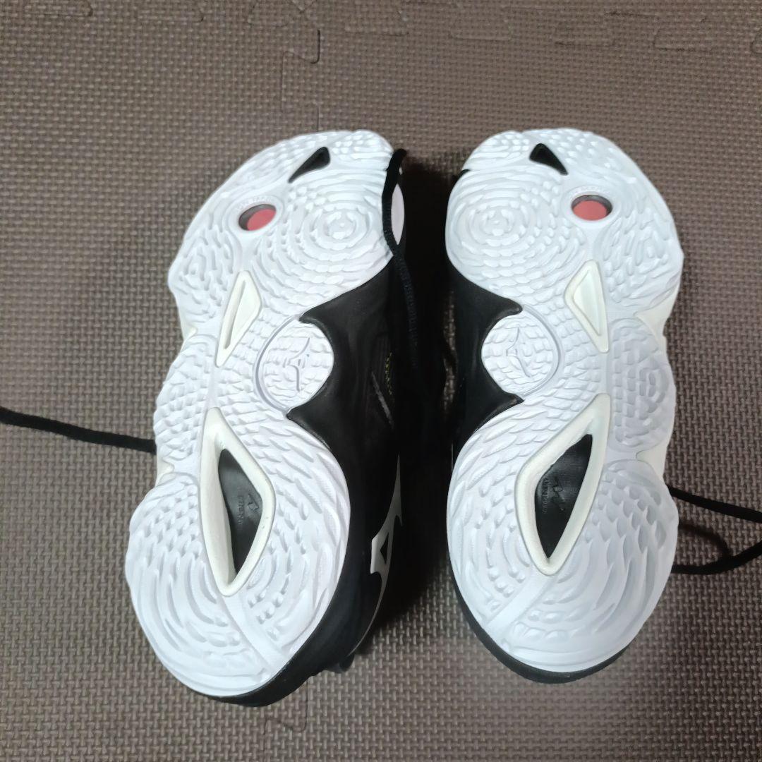 MIZUNO ミズノ バレーボールシューズ ウエーブモーメンタ 24.5cm