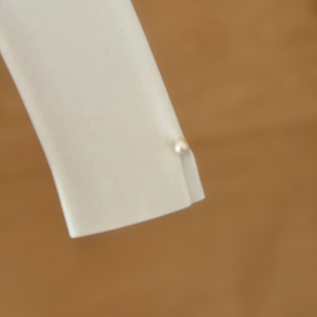 タイムセール‼️Tiara ハイネック パフスリーブ トップス