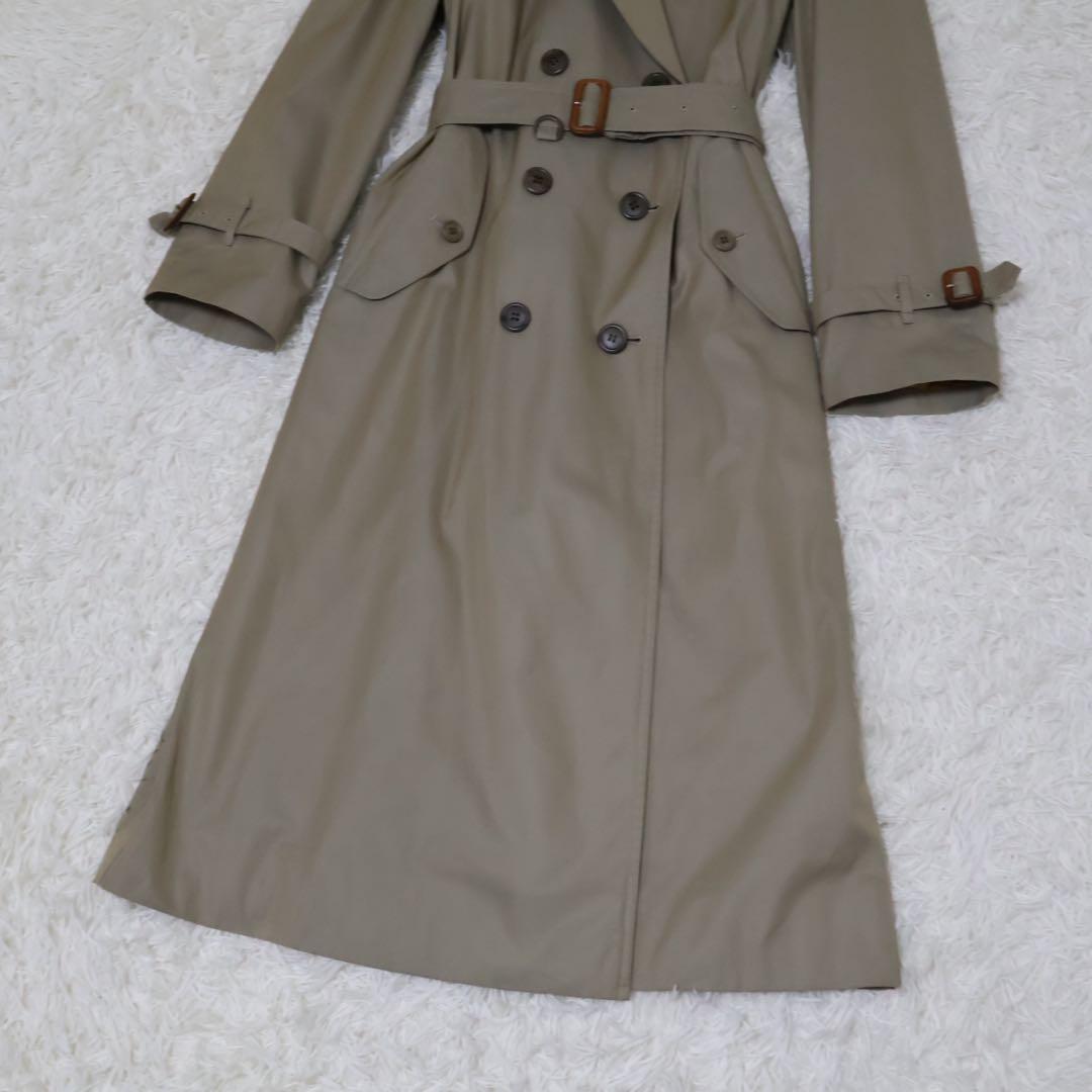 ベージュ ダブルブレスト トレンチコート