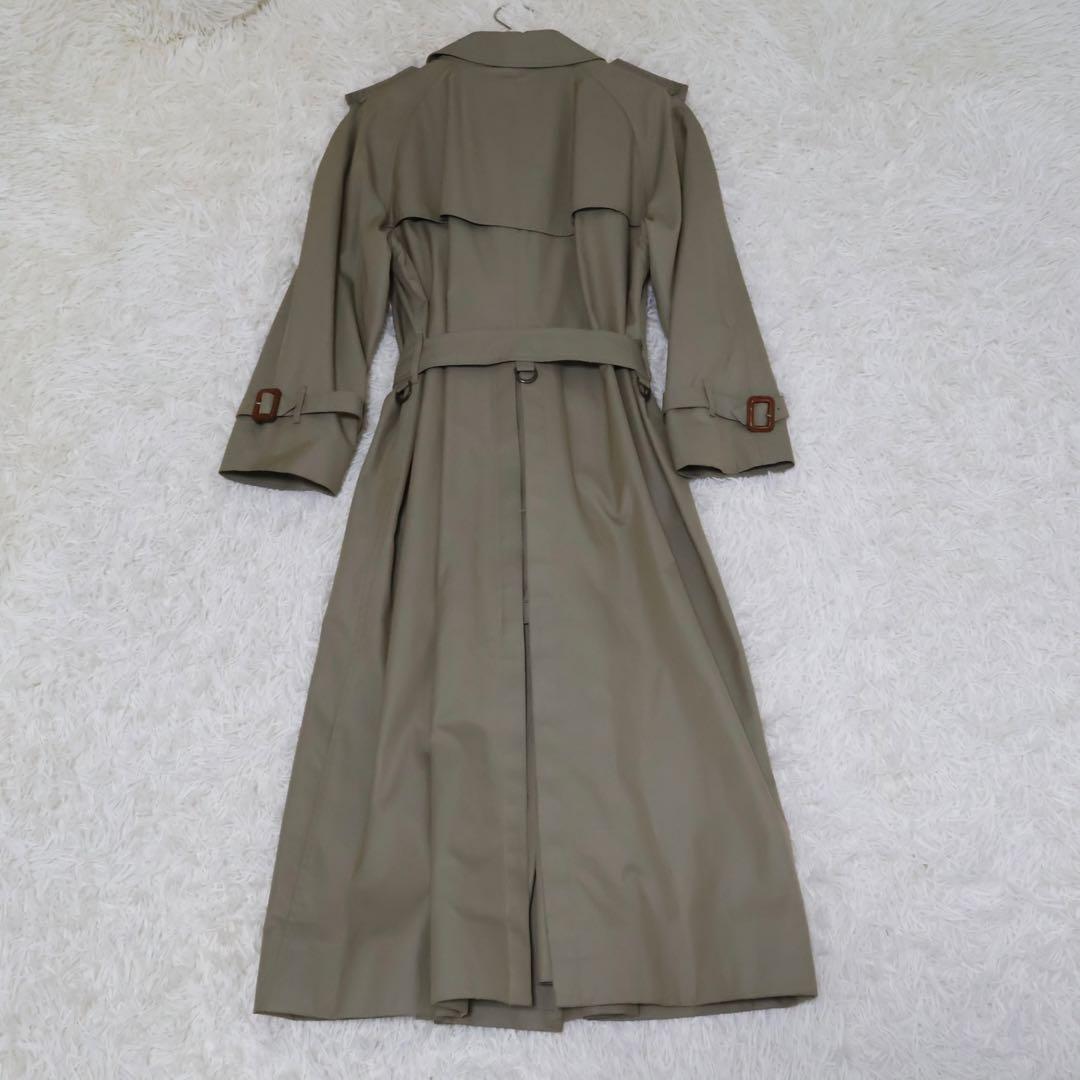 ベージュ ダブルブレスト トレンチコート