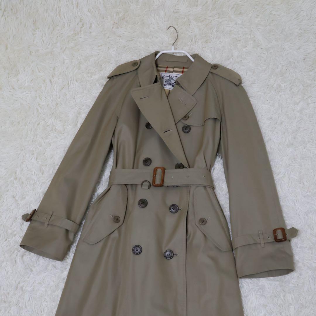 ベージュ ダブルブレスト トレンチコート