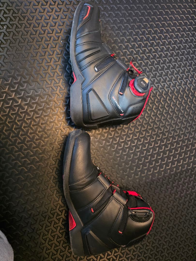 美品 TAICHI バイクシューズ BOAシステム ブラック/レッド 25.0