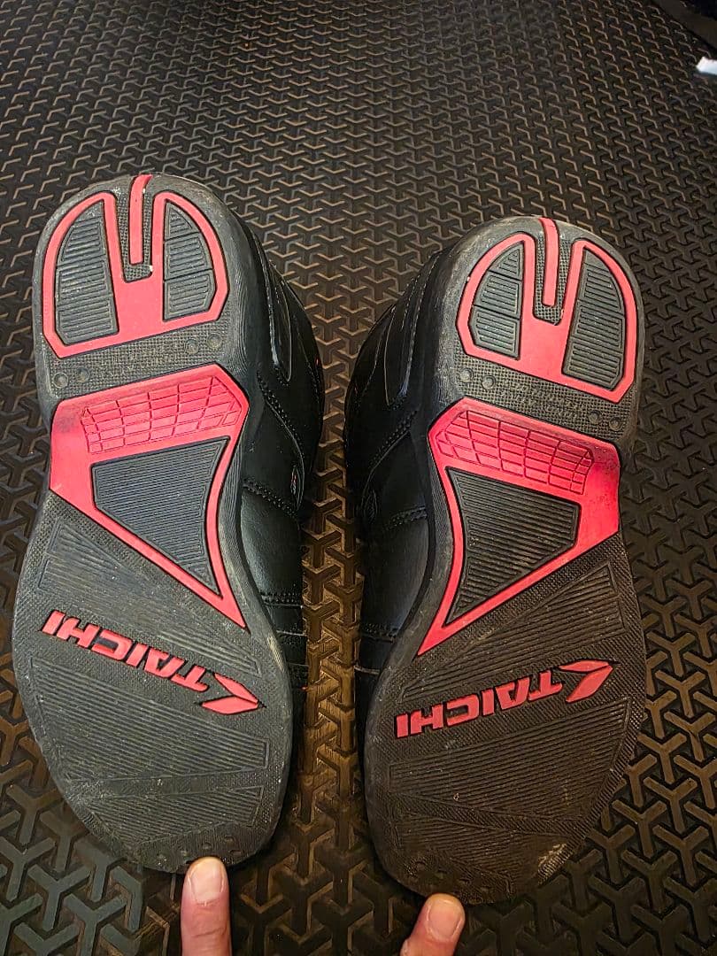 美品 TAICHI バイクシューズ BOAシステム ブラック/レッド 25.0