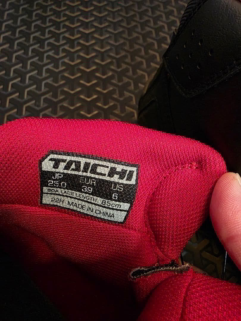 美品 TAICHI バイクシューズ BOAシステム ブラック/レッド 25.0