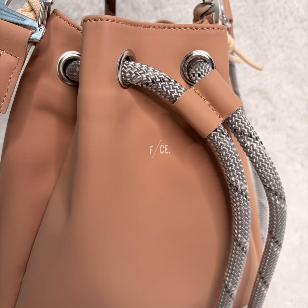 F/CEエフシーイー テックレザー 撥水加工ドローストリングバッグ　ベージュ