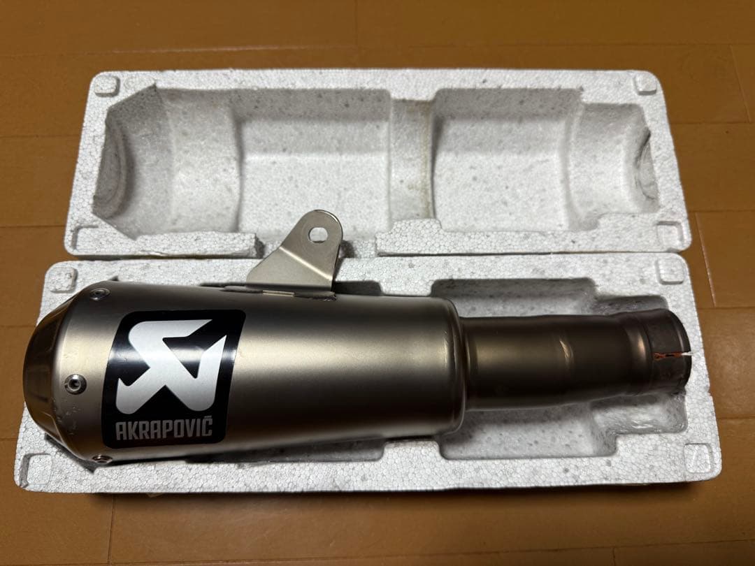YZF-R6 アクラポビッチ　スリップオンチタンマフラー
