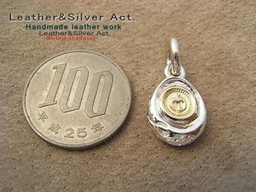 イーグルペンダントトップ　シルバーネックレス　ゴールド（ｋ18）イーグル手彫り