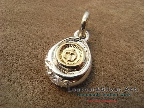 イーグルペンダントトップ　シルバーネックレス　ゴールド（ｋ18）イーグル手彫り