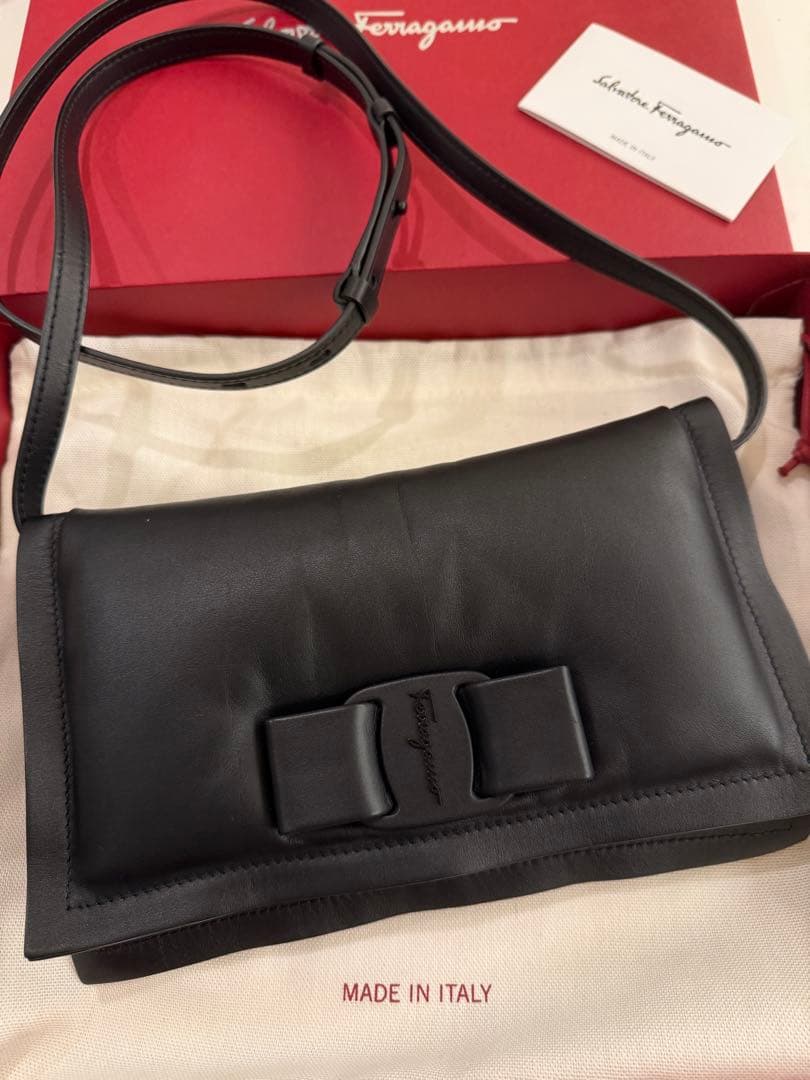 フェラガモ　フェラガモ VIVA BOW ミニバッグ　新品未使用