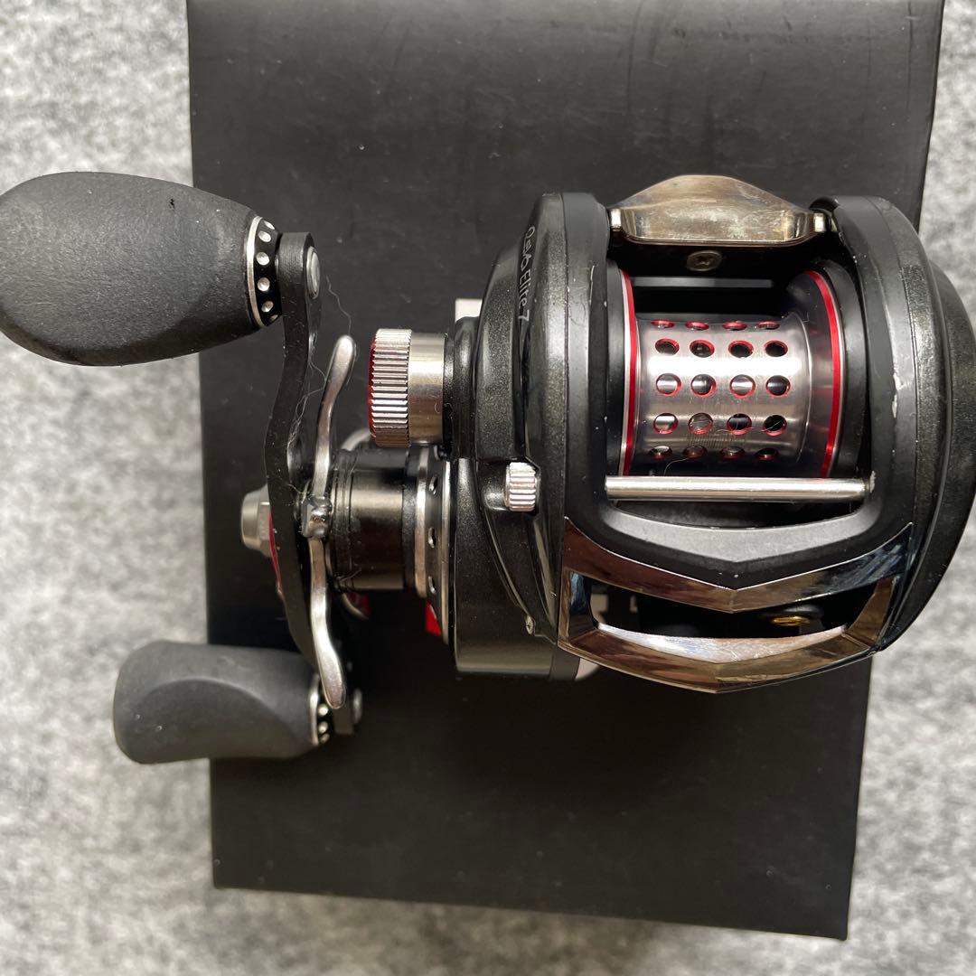 アブガルシアベイトリール/レボエリート7/ギア比7.1:1 《美品中古》