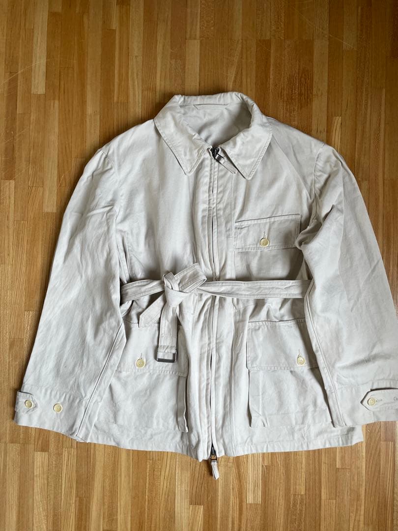 薄いグレーかかった白　カバーオール ジッパー付き