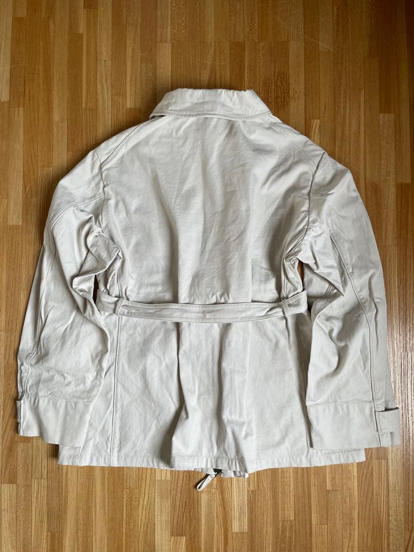 薄いグレーかかった白　カバーオール ジッパー付き