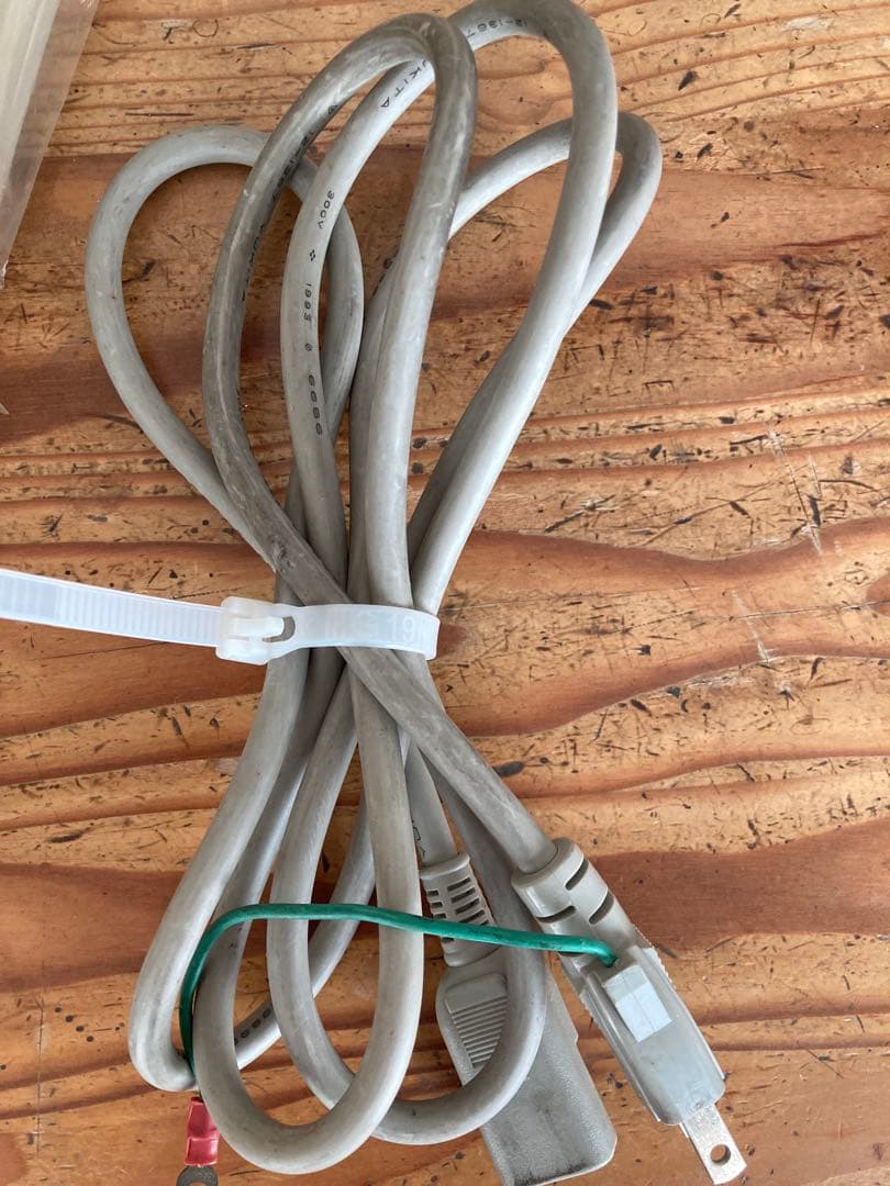 Apple Macintosh Color Classic 本体と周辺ジャンク品