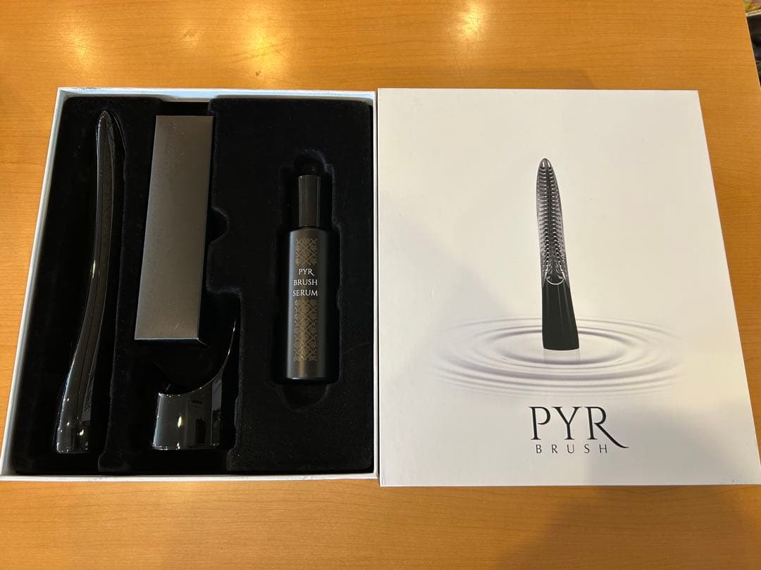 PYR パイラブラッシュ　美顔器＆ヘッドスパ