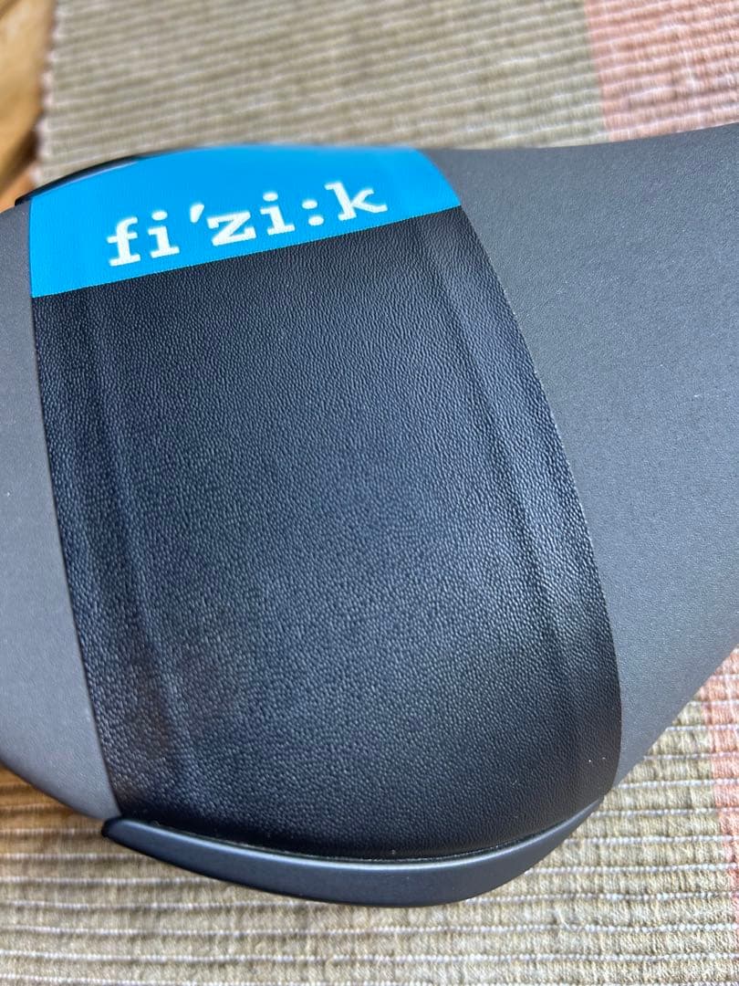 fizik アリオネ　R3 カーボン　フィジーク　軽量