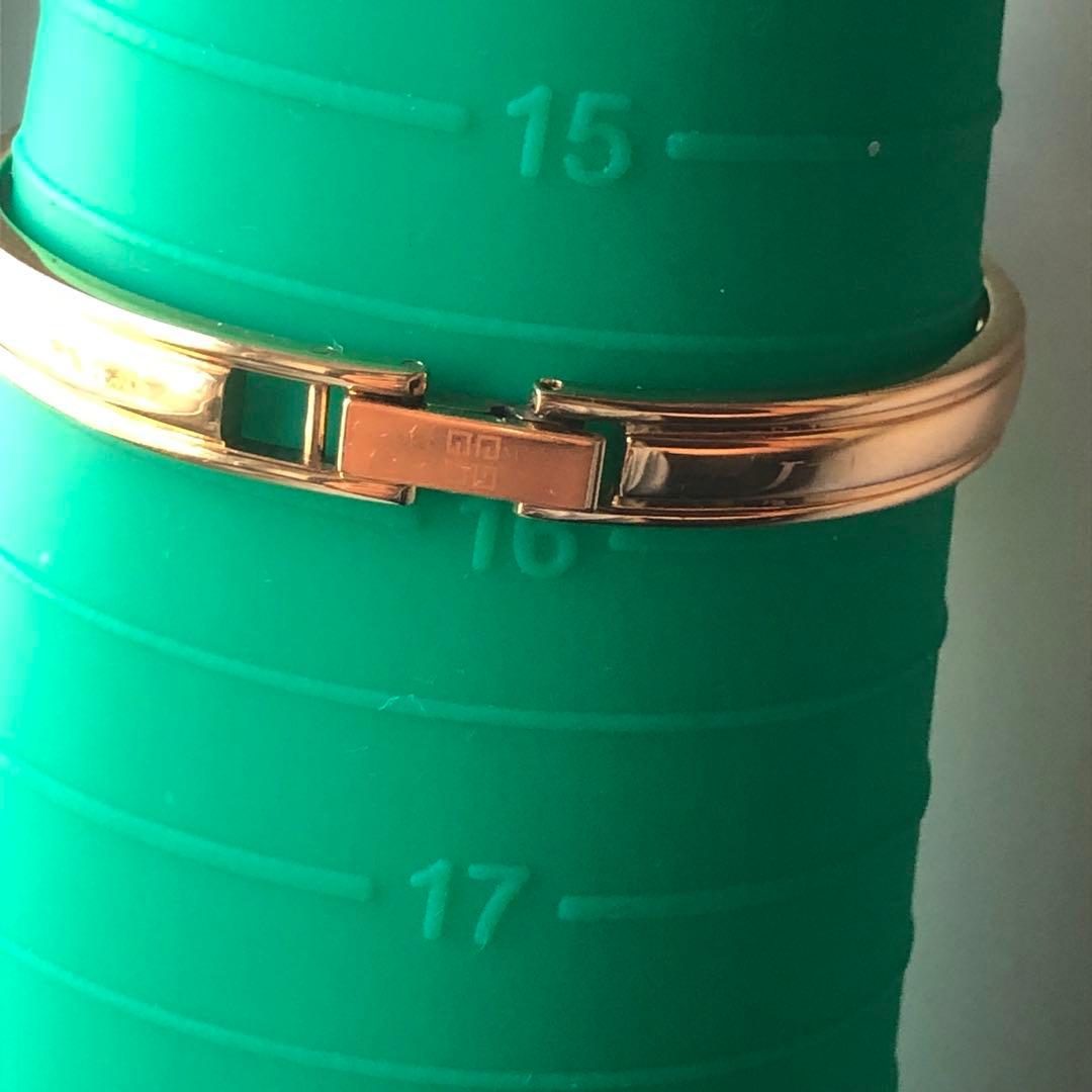 【極美品】GIVENCHY 12pダイヤ 電池新品　　ゴールド アナログ腕時計