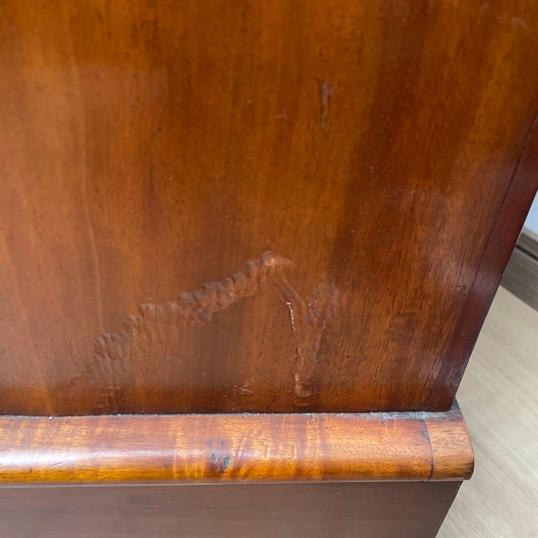 イギリスアンティークのマホガニー製ワードローブ