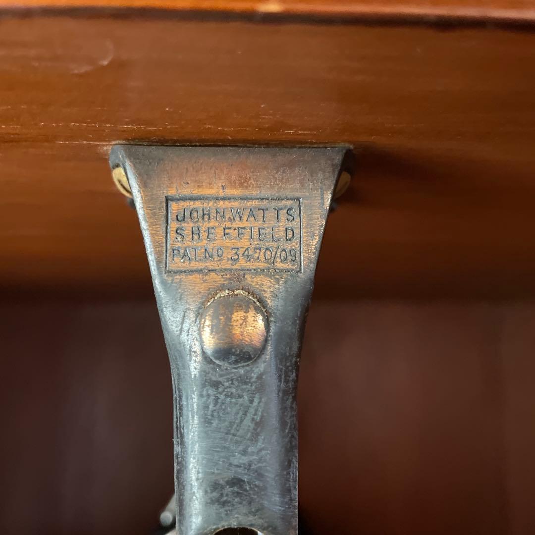 イギリスアンティークのマホガニー製ワードローブ