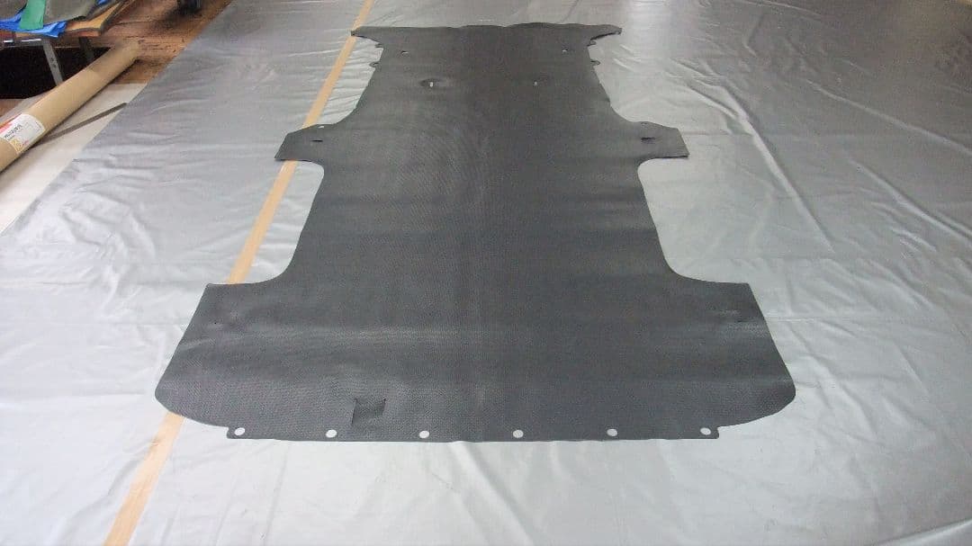 新車取り外し　200系ハイエース標準ボディ（5ドア車）荷台カーペット