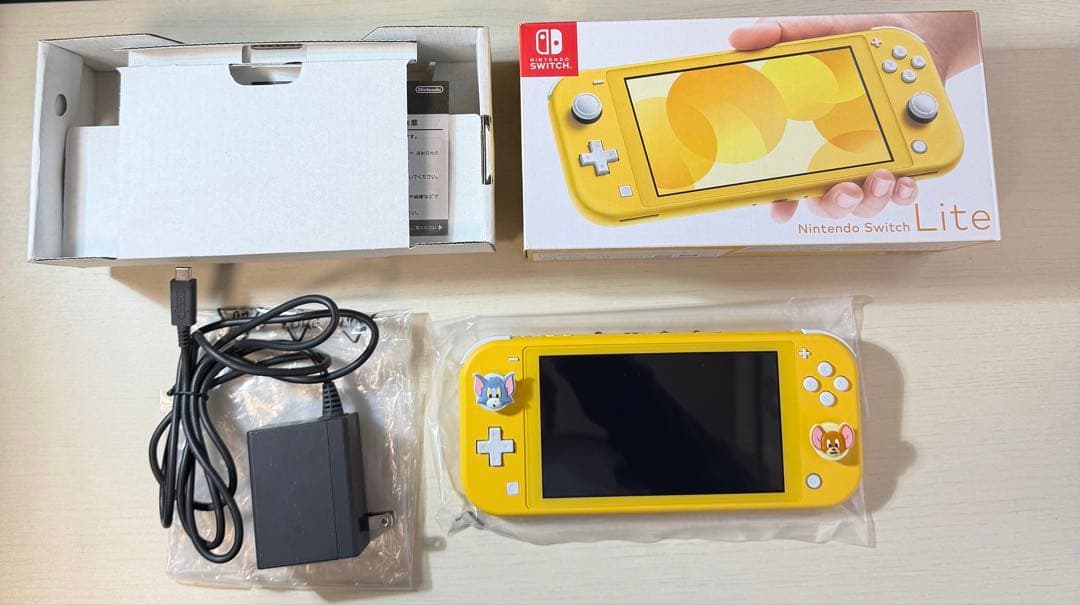 美品・Nintendo Switch Lite イエロー トムとジェリーカバー付