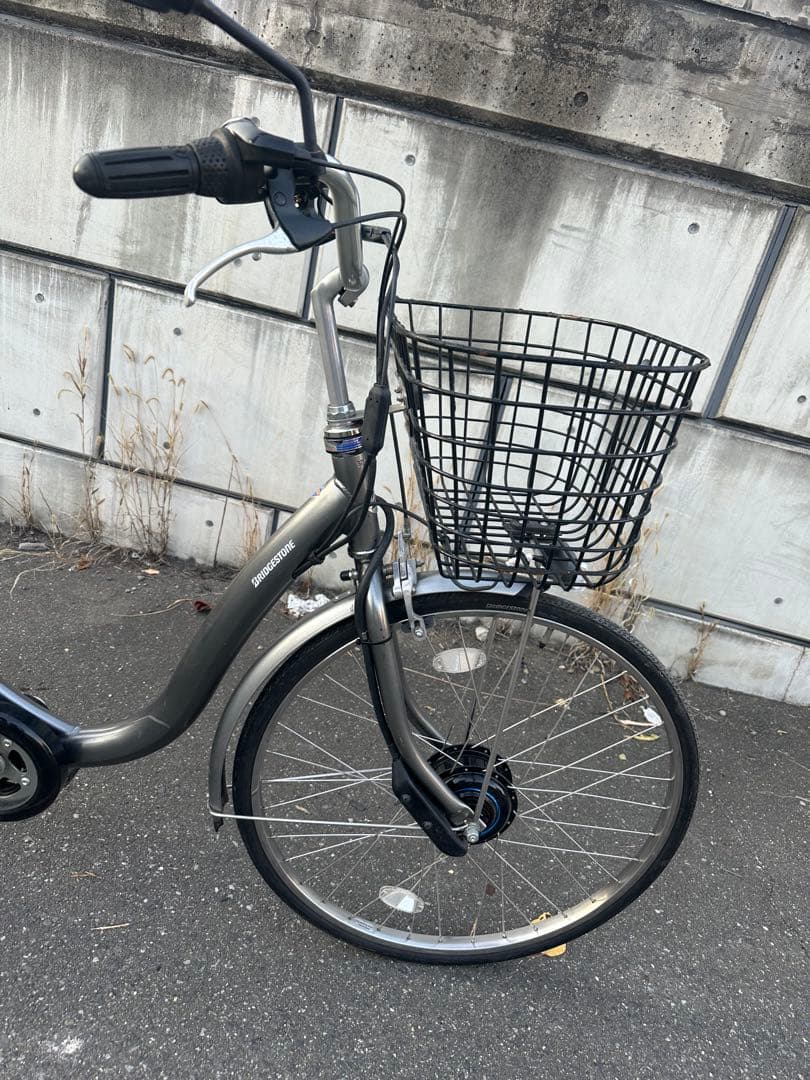 ブリヂストン電動アシスト自転車 グレー バスケット付き