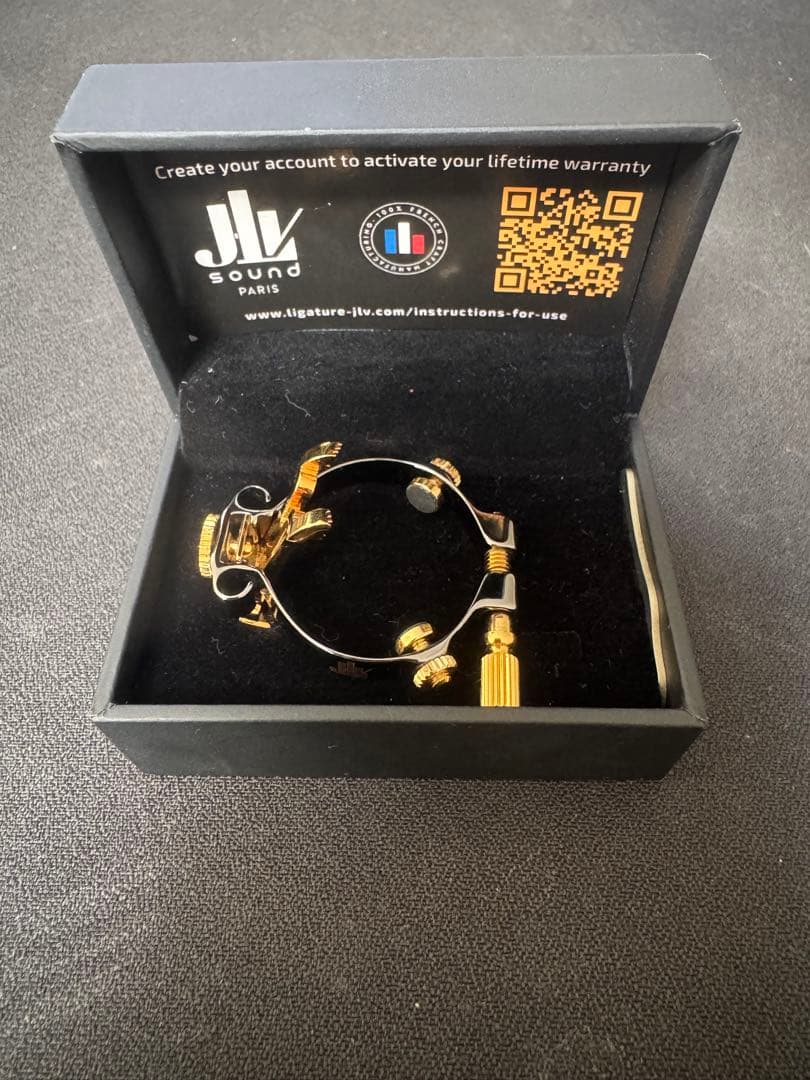 JLV アルトサックスリガチャー プラチナ仕上げ