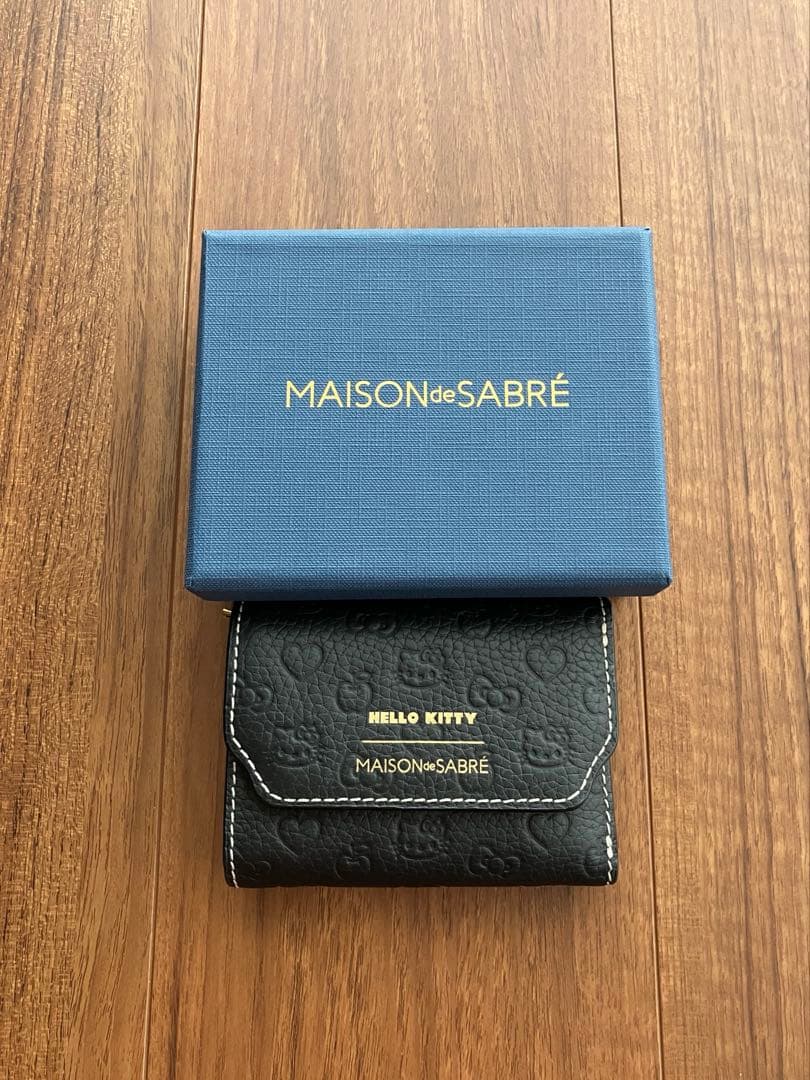 MAISON de SABRE限定コラボ ハローキティ 三つ折り財布