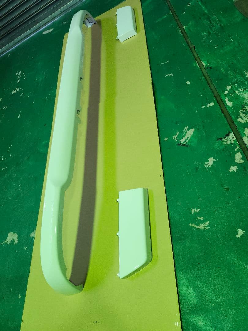 ISUZU GIGA フロントバンパー ホワイト