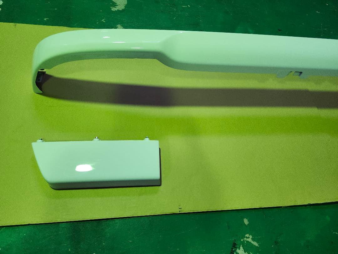 ISUZU GIGA フロントバンパー ホワイト