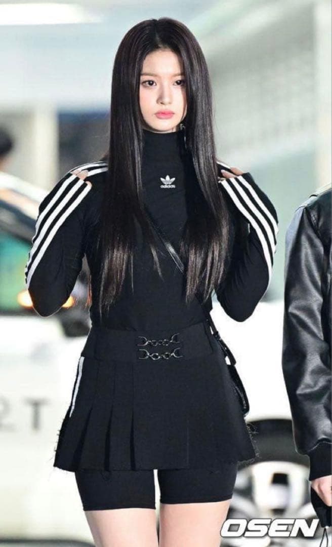 アディダスオリジナルス Adilenium タイト 長袖トップ ブラック S