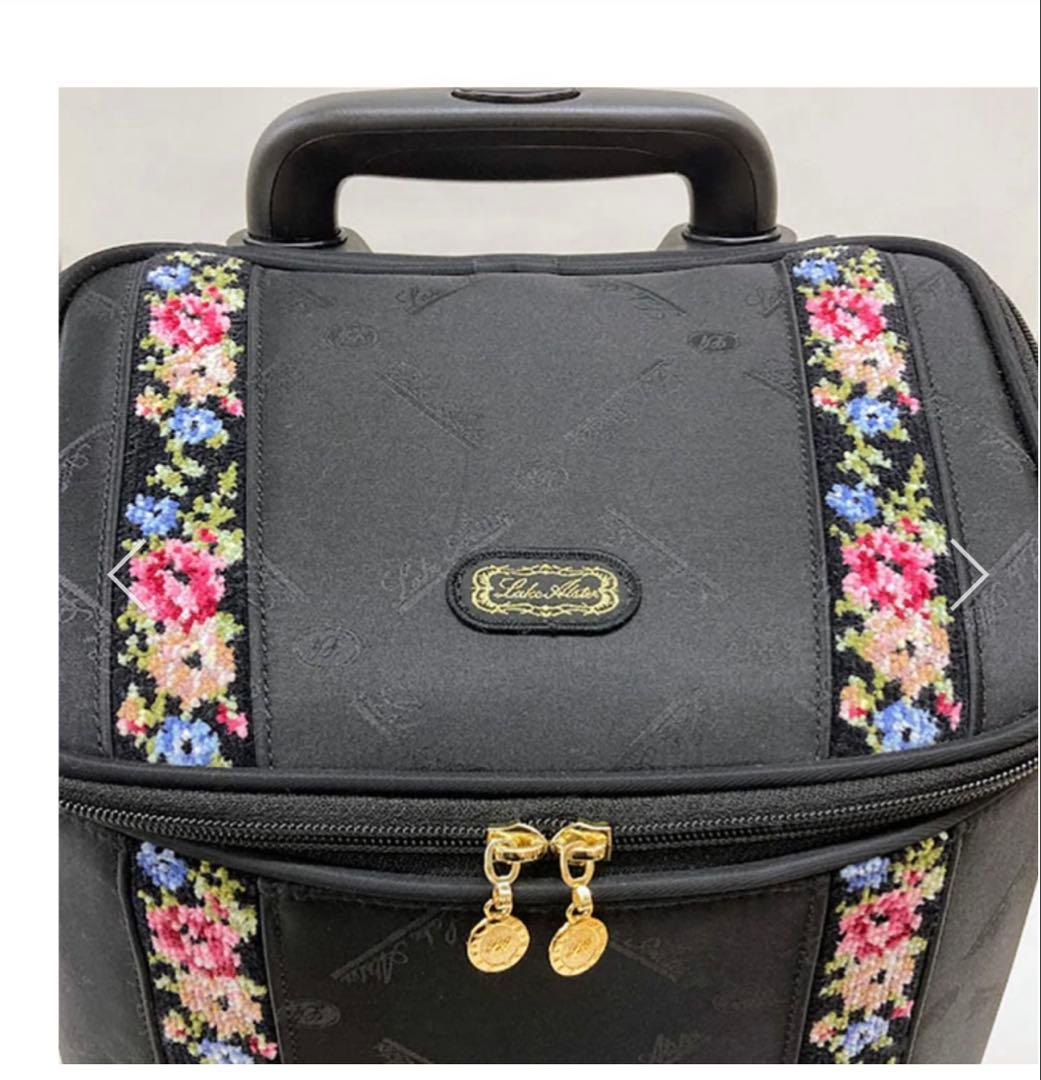 【新品未使用・定価の半額】ブラック 花柄ストライプ キャリーケース　カワサキ製