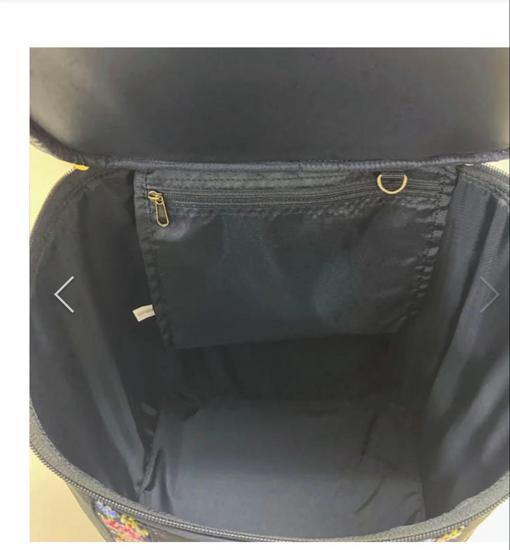 【新品未使用・定価の半額】ブラック 花柄ストライプ キャリーケース　カワサキ製