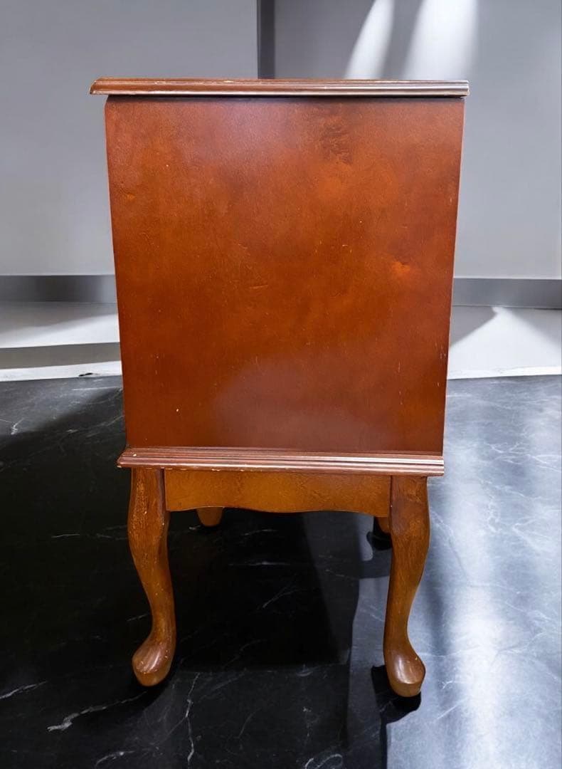 シ*跡様 オークションで格安出品★猫脚　2段収納 アンティーク風チェスト　サイド