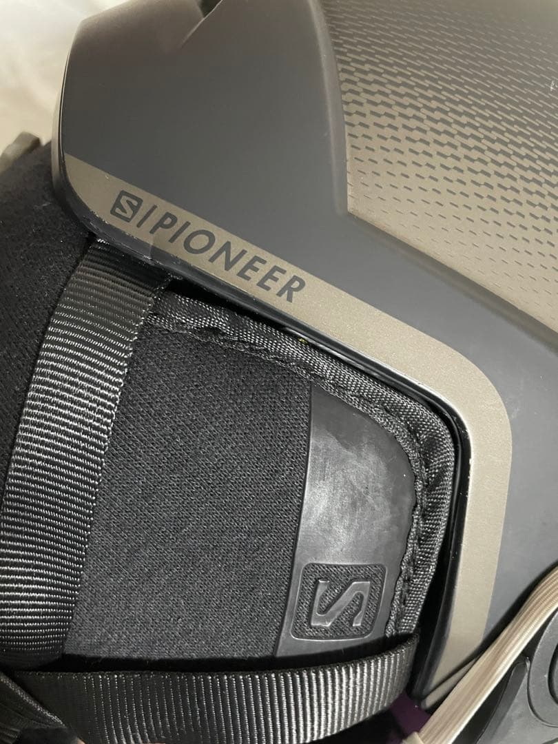 サロモン スキー用ヘルメット マットブラック バイザー付き