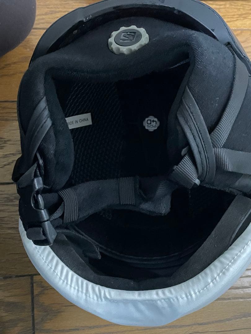 サロモン スキー用ヘルメット マットブラック バイザー付き