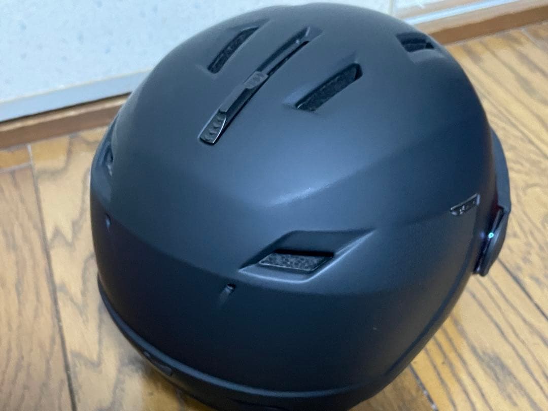 サロモン スキー用ヘルメット マットブラック バイザー付き