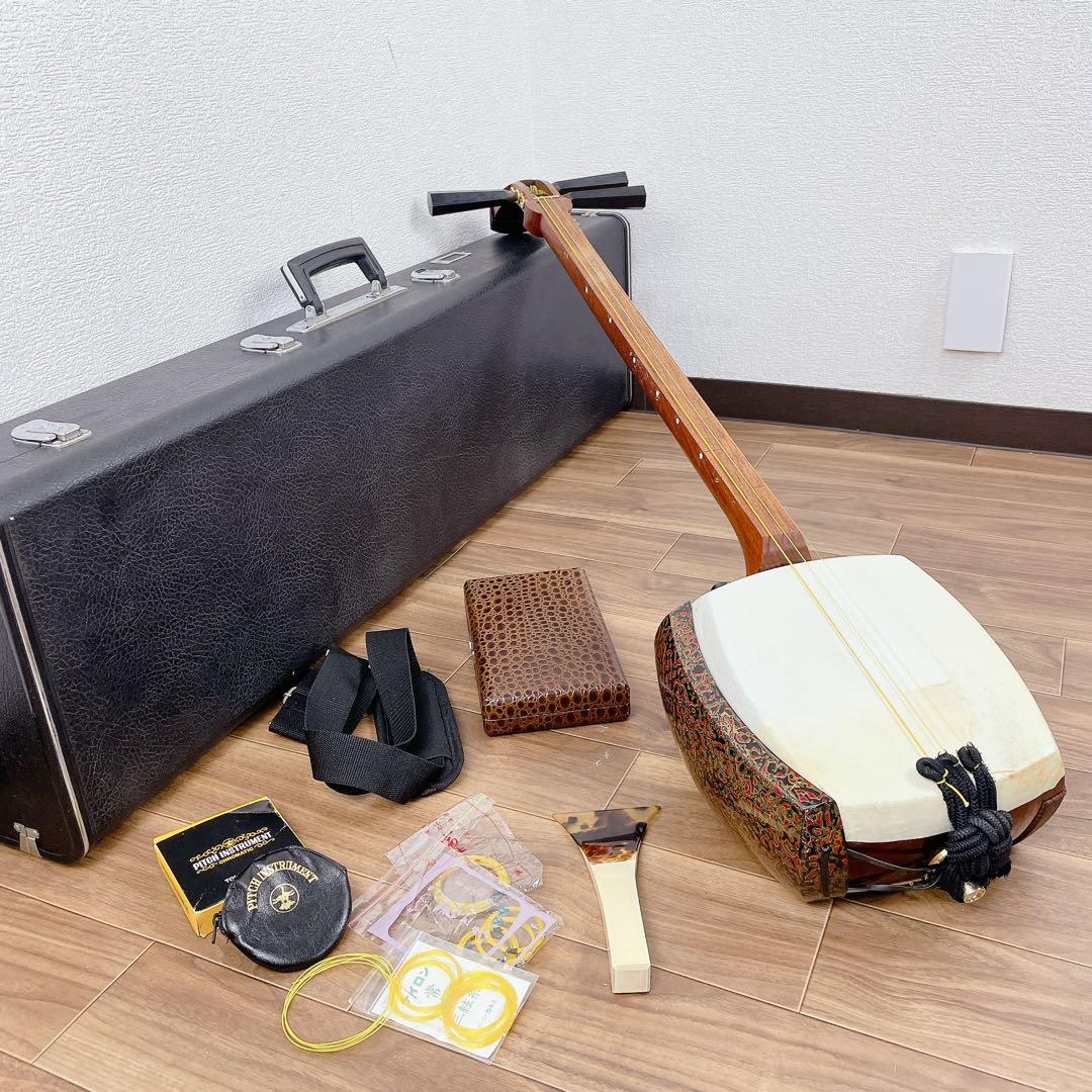 津軽三味線　花梨　丸打胴　津軽塗胴掛　太棹　正寸　天神欠け無　鼈甲撥付　平溝