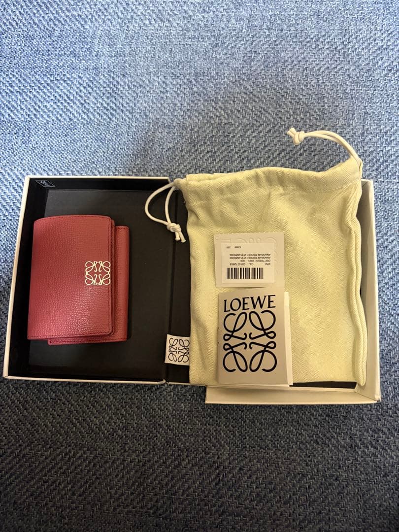 LOEWE ピンク 三つ折り財布