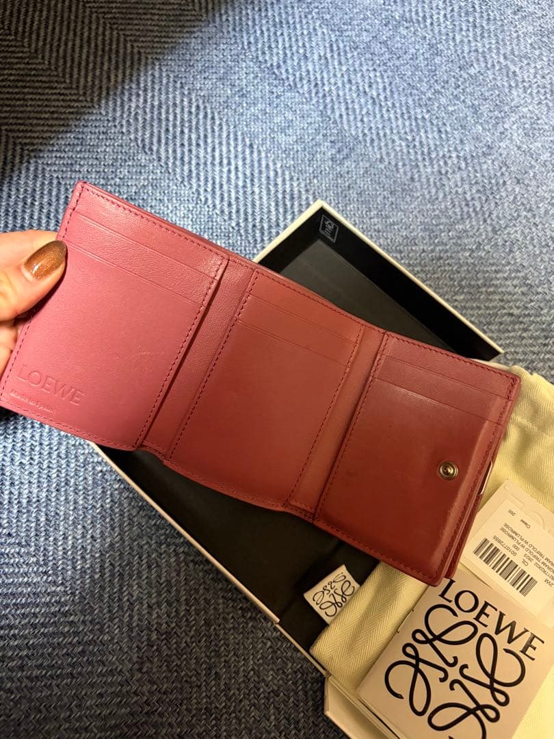 LOEWE ピンク 三つ折り財布