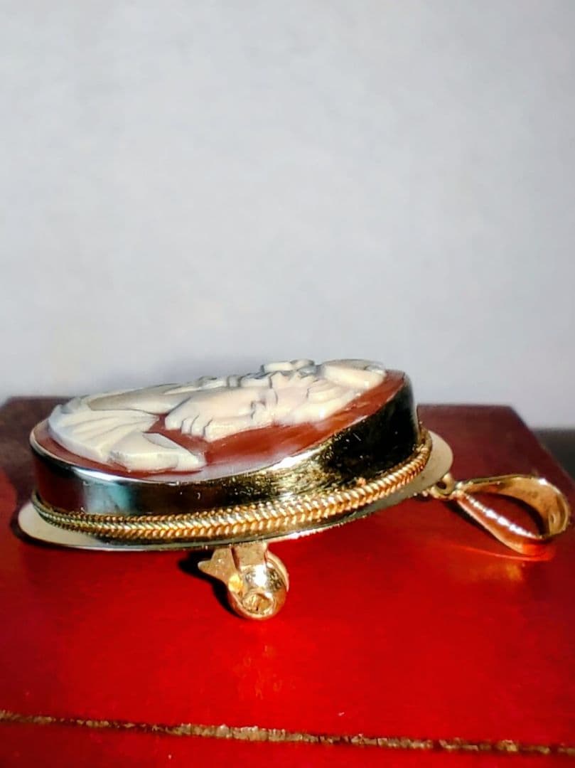 イタリア　ナポリ　18K　シェルカメオ ペンダントトップ/ブローチ