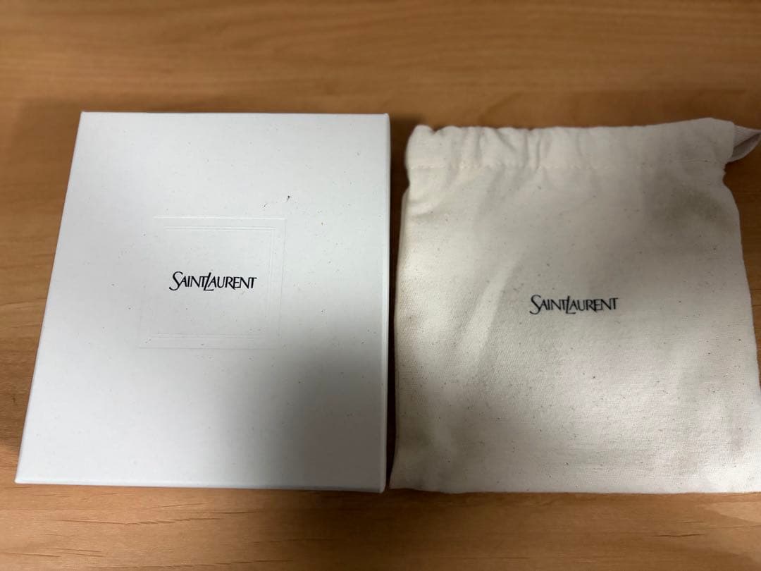 SAINT LAURENT 二つ折り財布 パース付き