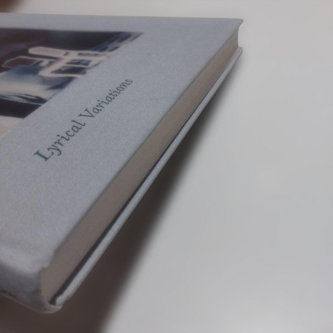 Cy Twombly Photographs　2016年初版 頁付け無し　HC