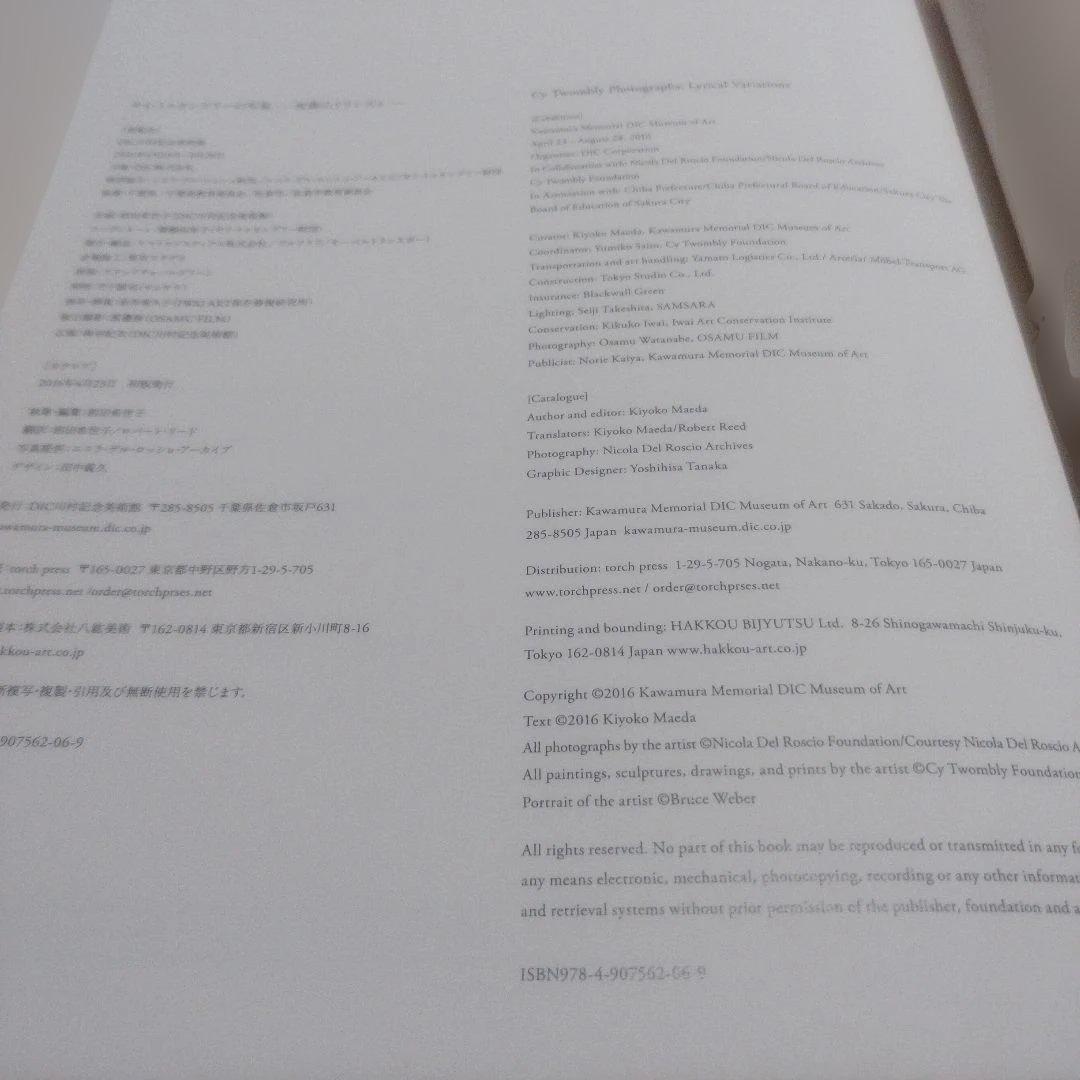 Cy Twombly Photographs　2016年初版 頁付け無し　HC