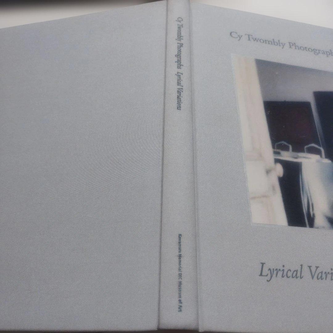 Cy Twombly Photographs　2016年初版 頁付け無し　HC