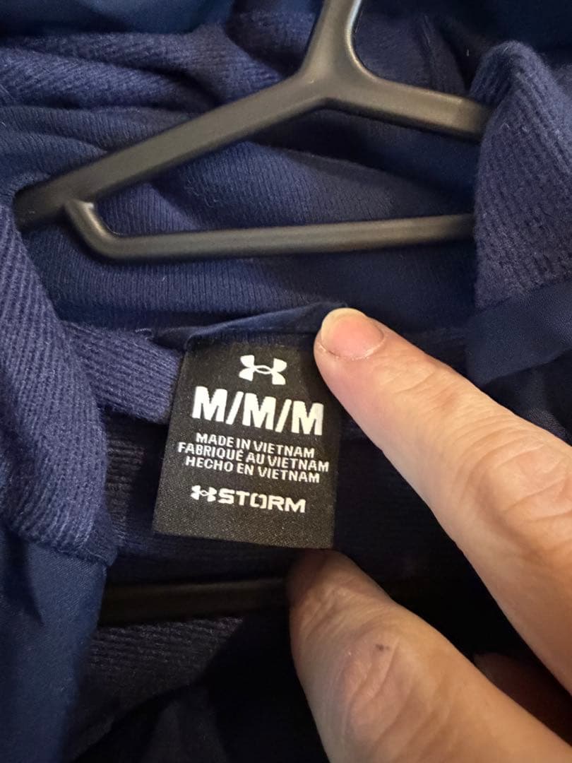 アンダーアーマー　ベンチコート　ネイビー　Mサイズ