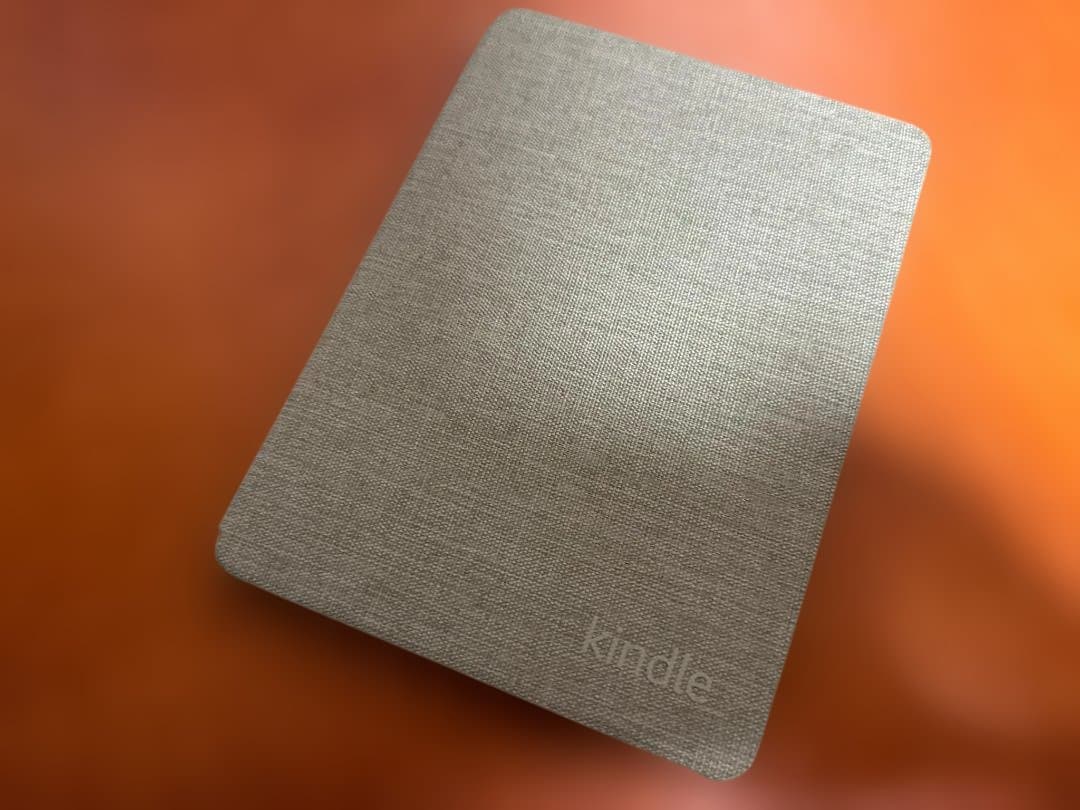 Kindle Paperwhite 11世代 32GB 純正カバー付